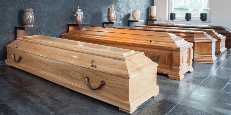 62283a5eca2ba8672b01562e_coffin-vs-casket-different-options
